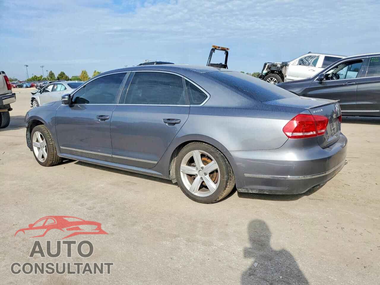VOLKSWAGEN PASSAT 2012 - 1VWCH7A32CC110202