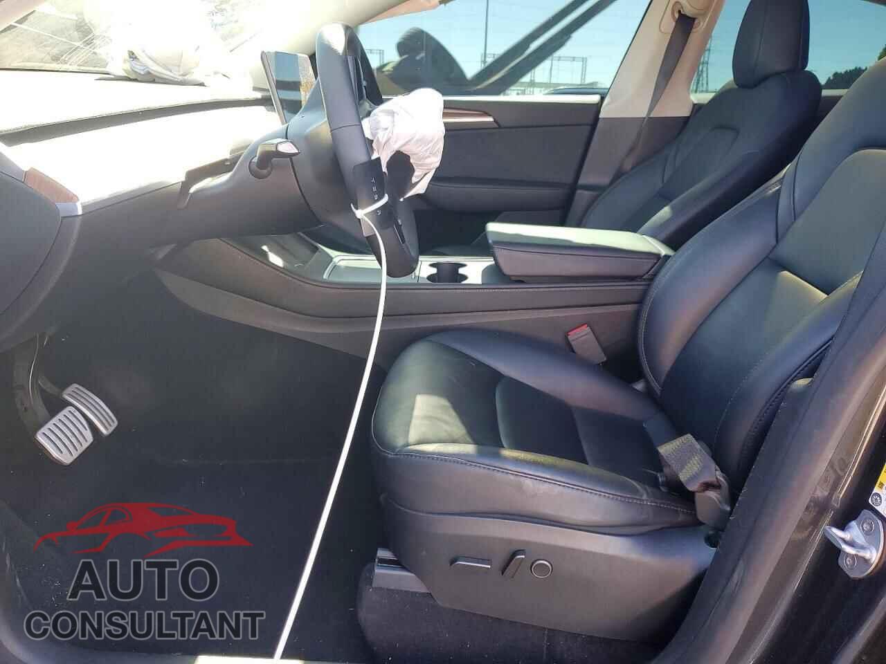 TESLA MODEL Y 2024 - 7SAYGDEF5RF050803
