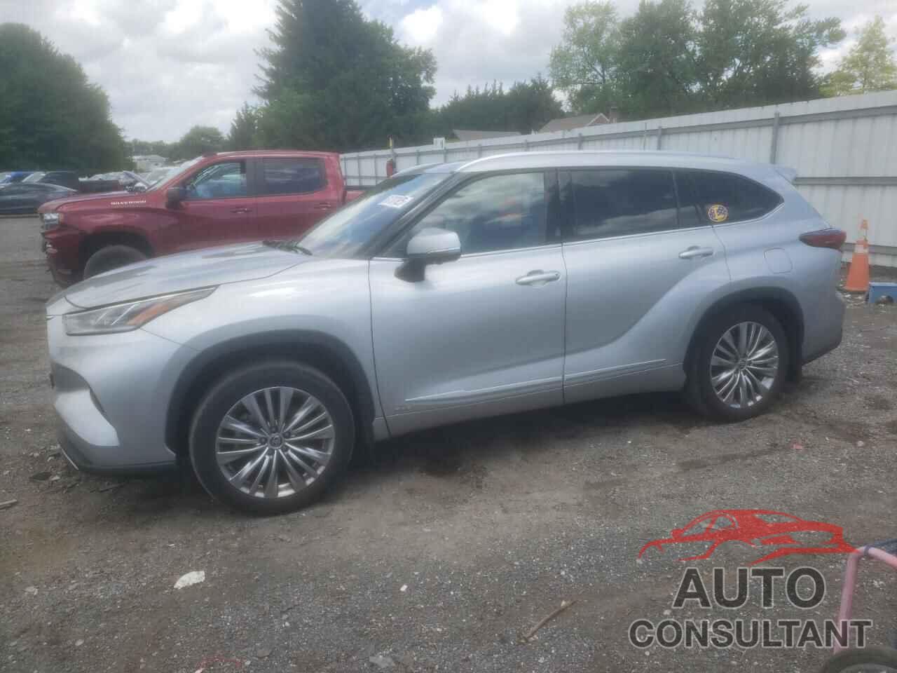 TOYOTA HIGHLANDER 2023 - 5TDEBRCH3PS112210