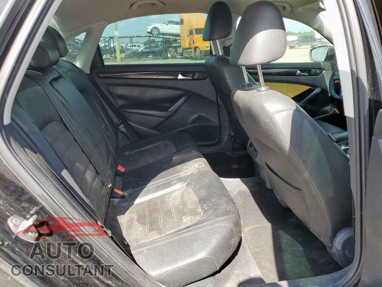 VOLKSWAGEN PASSAT 2015 - 1VWCV7A38FC071841