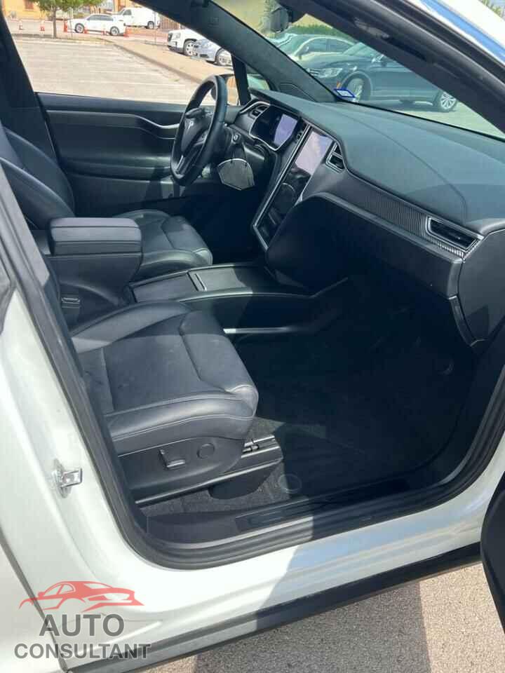 TESLA MODEL X 2017 - 5YJXCBE26HF072765