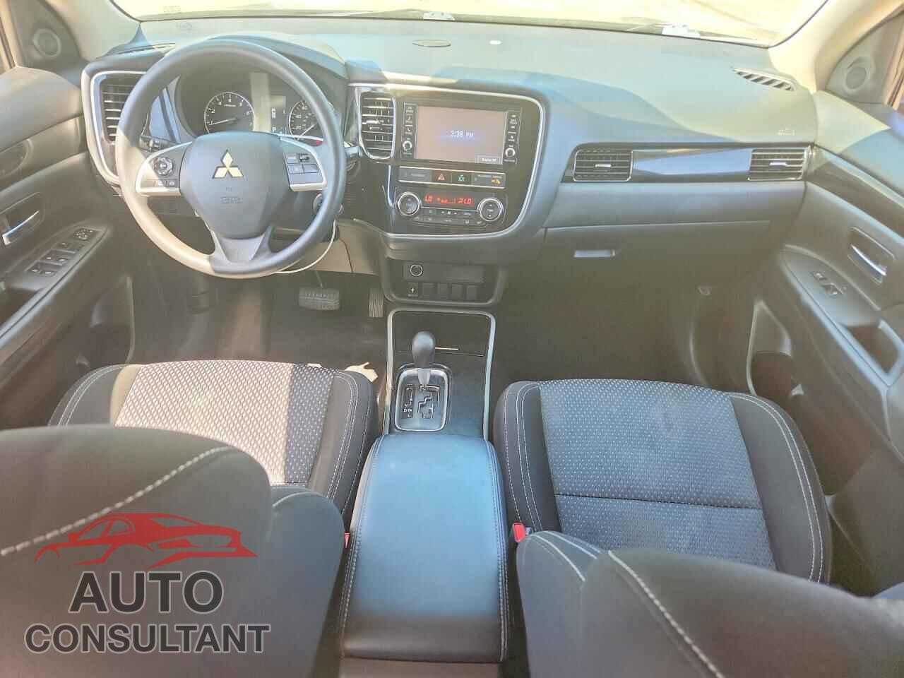 MITSUBISHI OUTLANDER 2019 - JA4AD2A33KZ008082