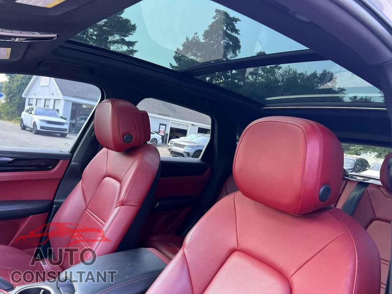PORSCHE CAYENNE 2020 - WP1AA2AY2LDA09828