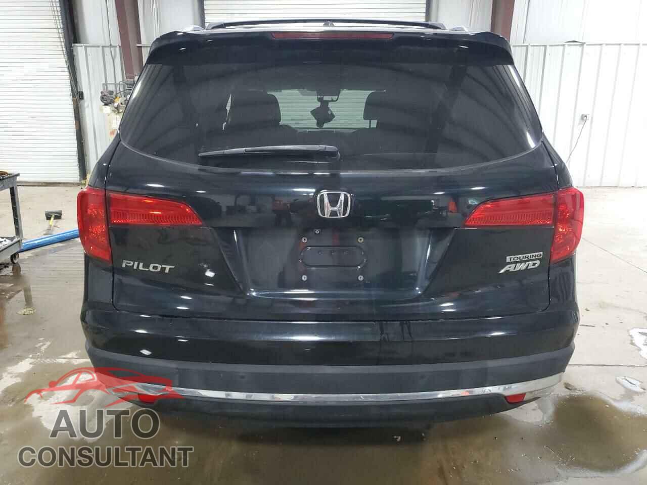 HONDA PILOT 2017 - 5FNYF6H96HB087634