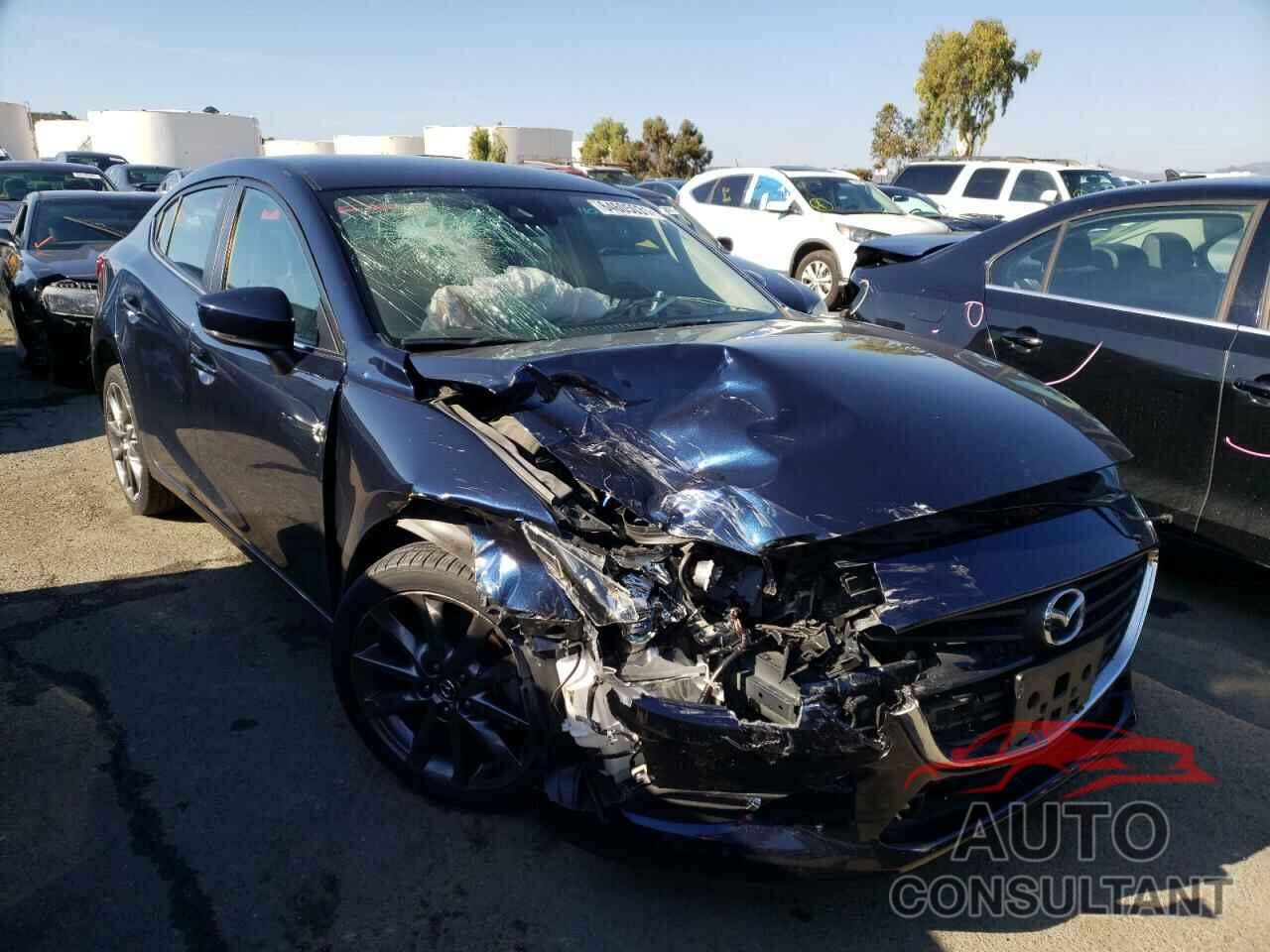 MAZDA 3 2018 - 3MZBN1V37JM262662