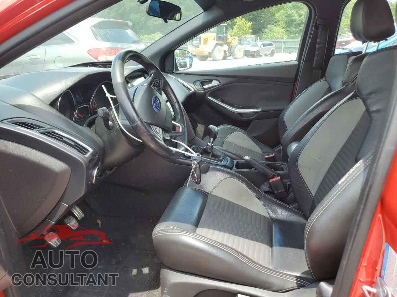 FORD FOCUS 2017 - 1FADP3L96HL333375