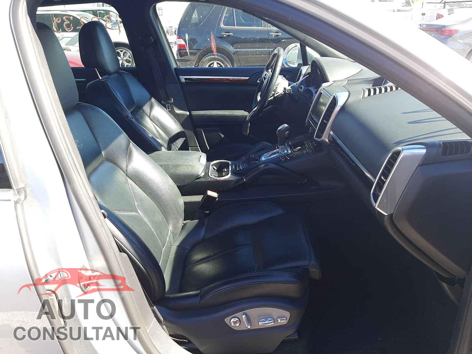 PORSCHE CAYENNE 2016 - WP1AA2A24GLA04590