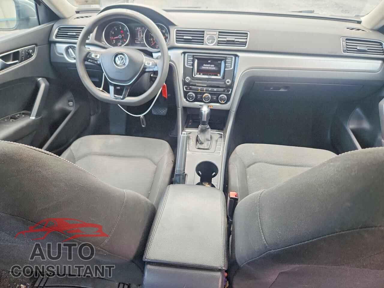 VOLKSWAGEN PASSAT 2017 - 1VWAT7A33HC030209