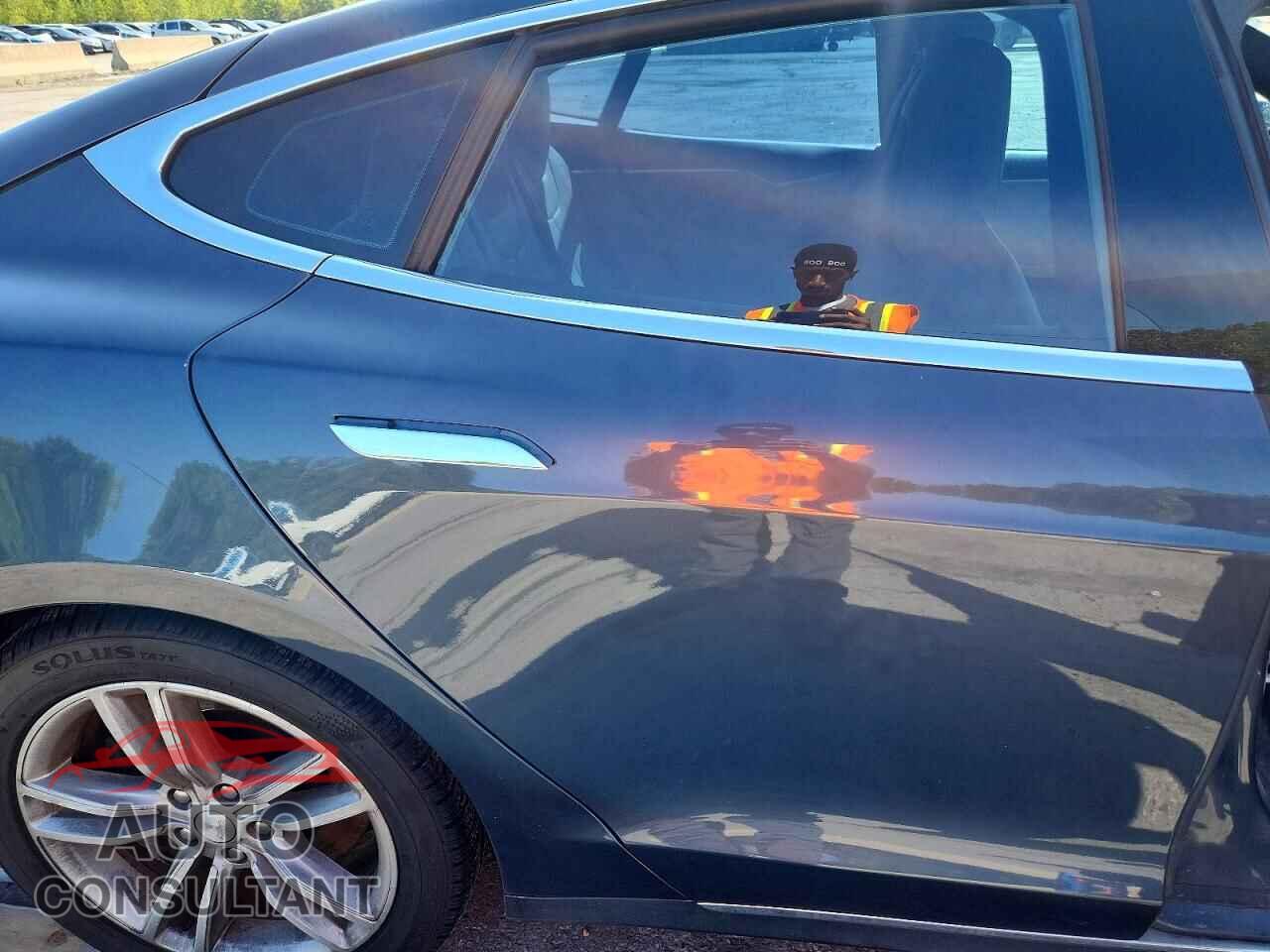 TESLA MODEL S 2015 - 5YJSA1E14FF110508
