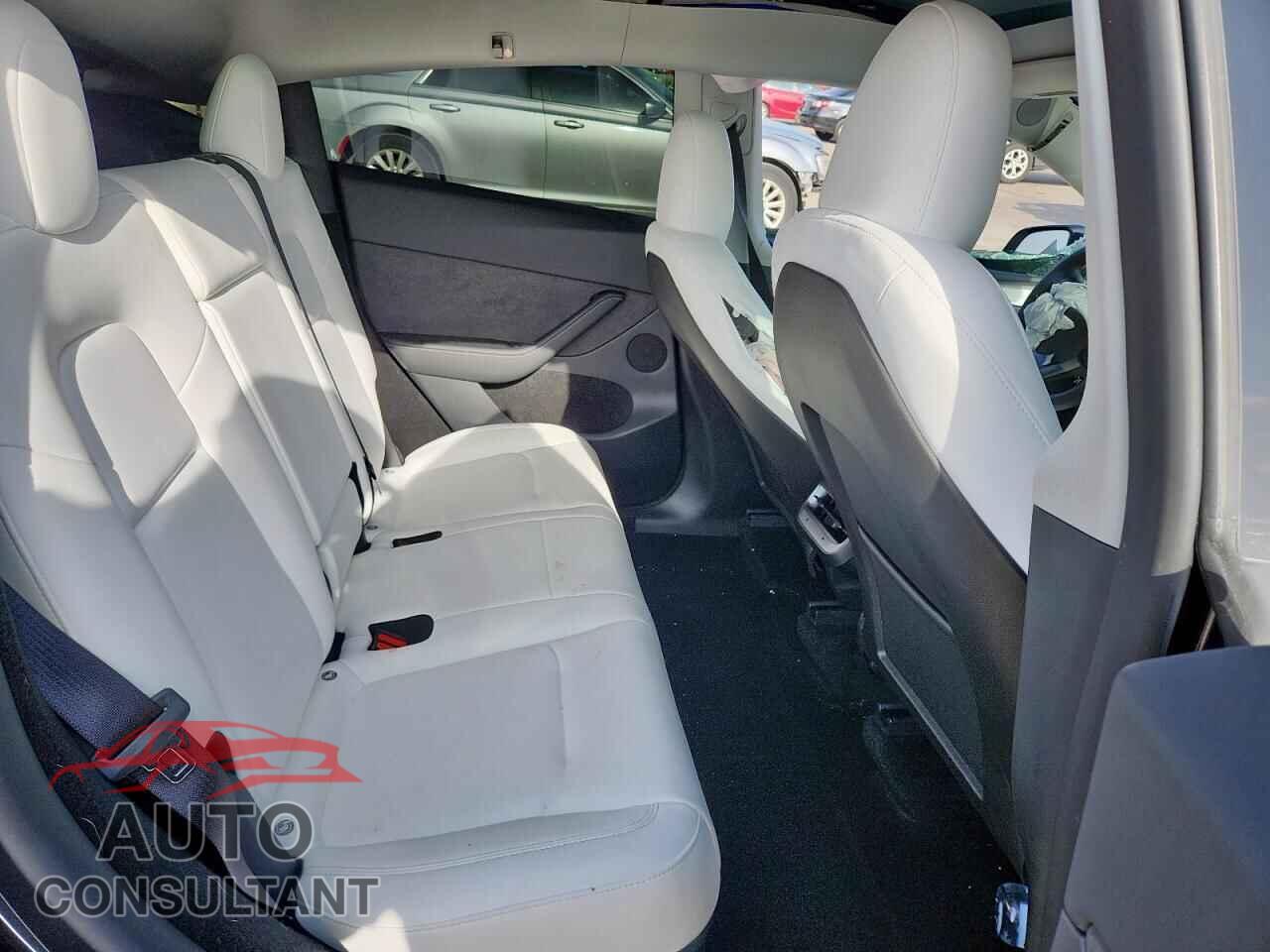 TESLA MODEL Y 2024 - 7SAYGDED4RF106941