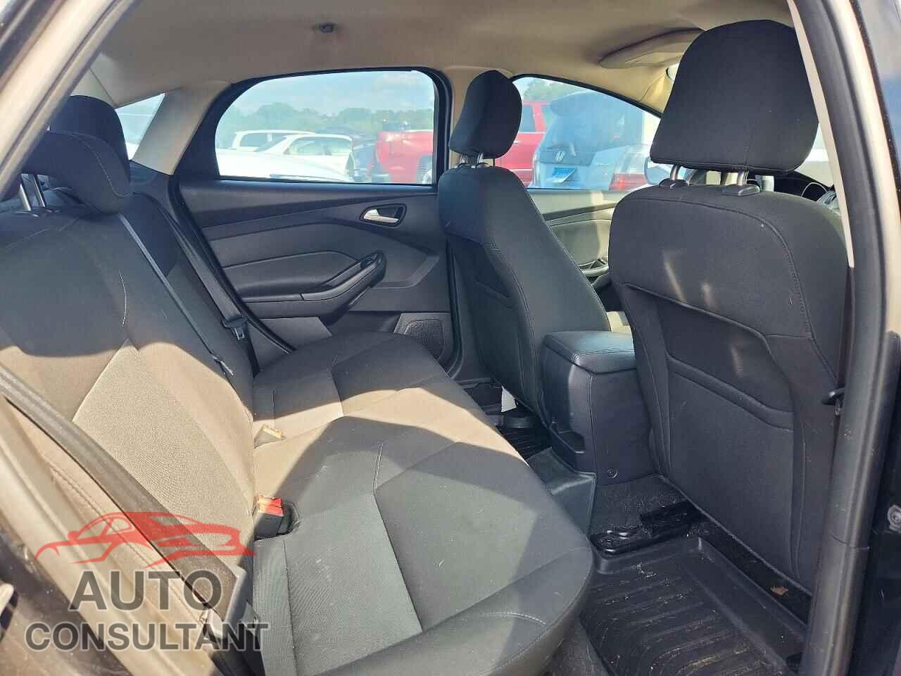 FORD FOCUS 2015 - 1FADP3F29FL216451
