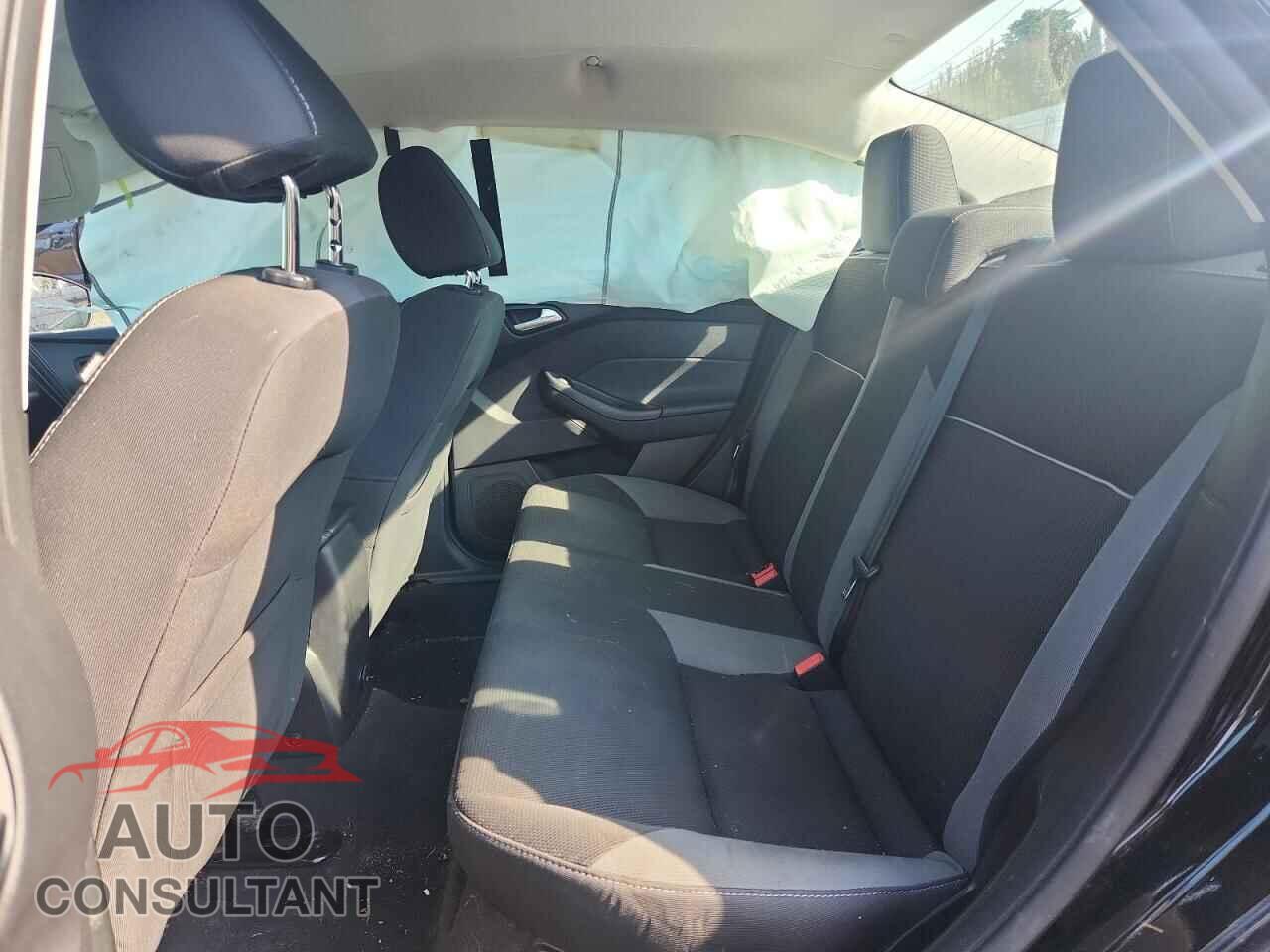 FORD FOCUS 2014 - 1FADP3F22EL359059