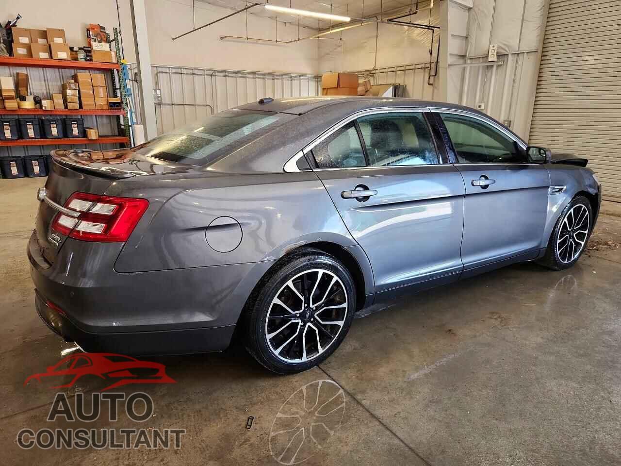 FORD TAURUS 2018 - 1FAHP2E83JG114193