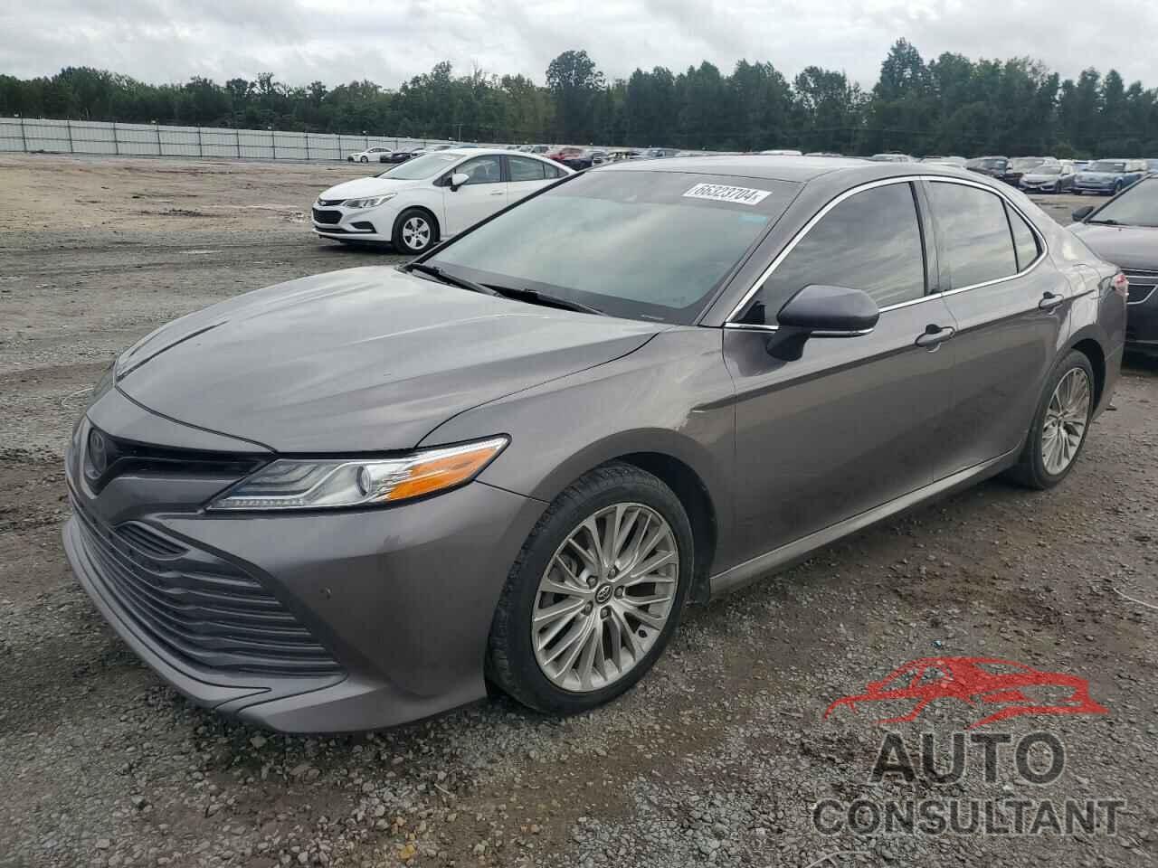 TOYOTA CAMRY 2018 - 4T1B11HK8JU065136