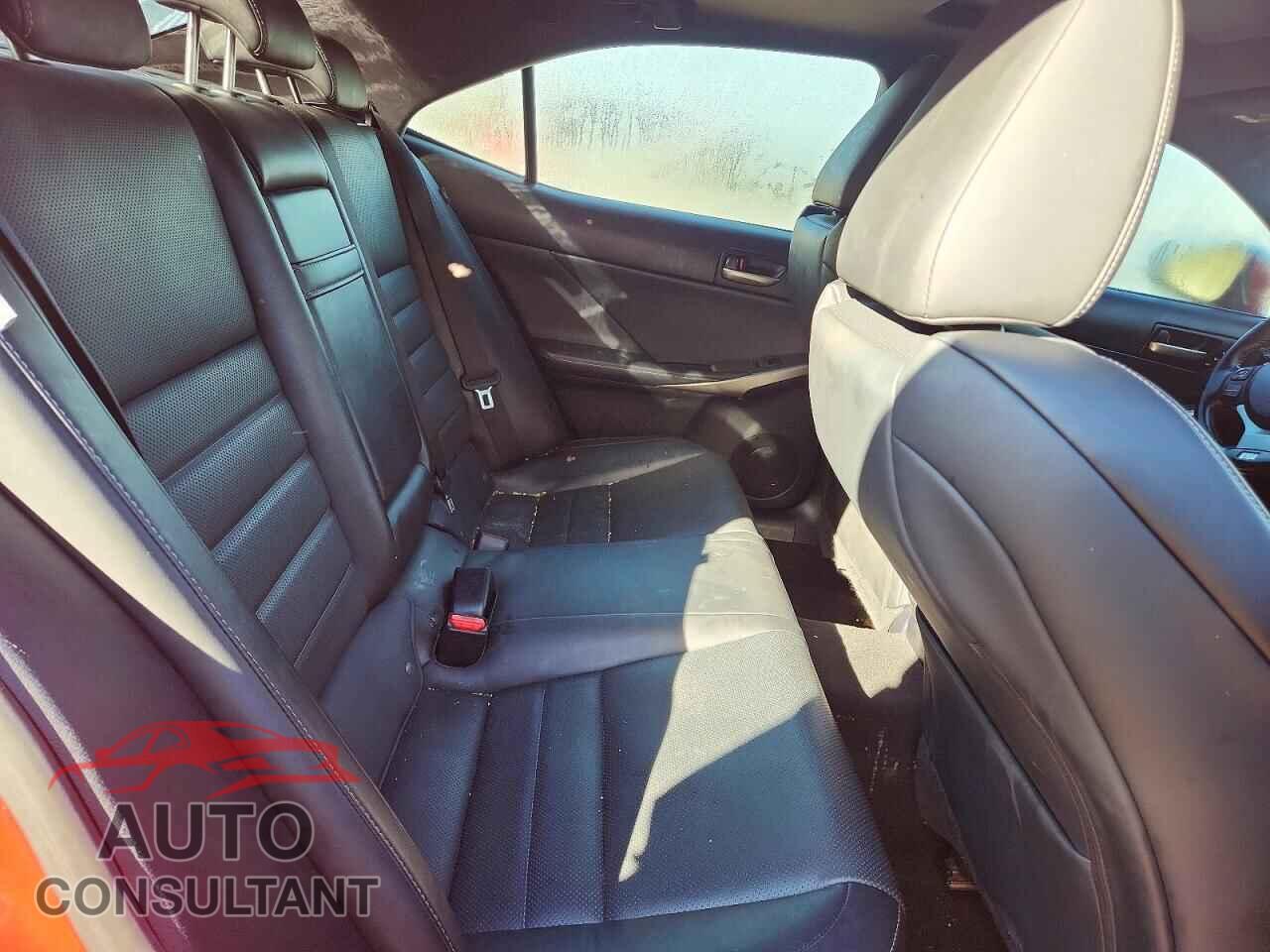 LEXUS IS 2018 - JTHC81D28J5029546