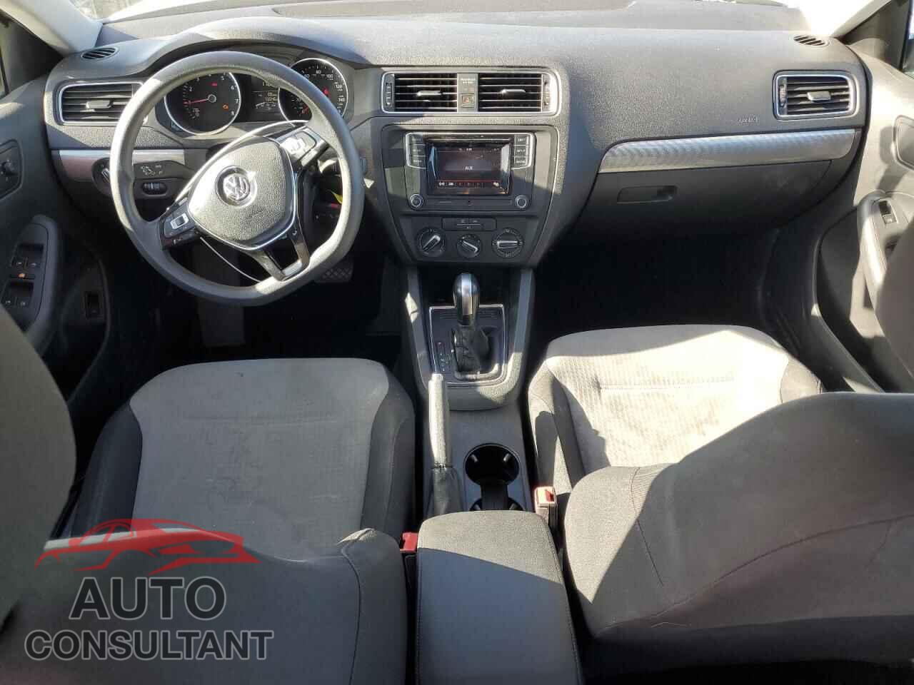 VOLKSWAGEN JETTA 2017 - 3VW2B7AJ4HM388360