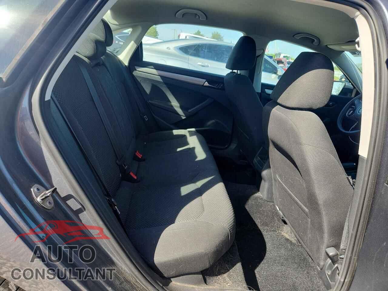 VOLKSWAGEN PASSAT 2013 - 1VWAH7A37DC080882