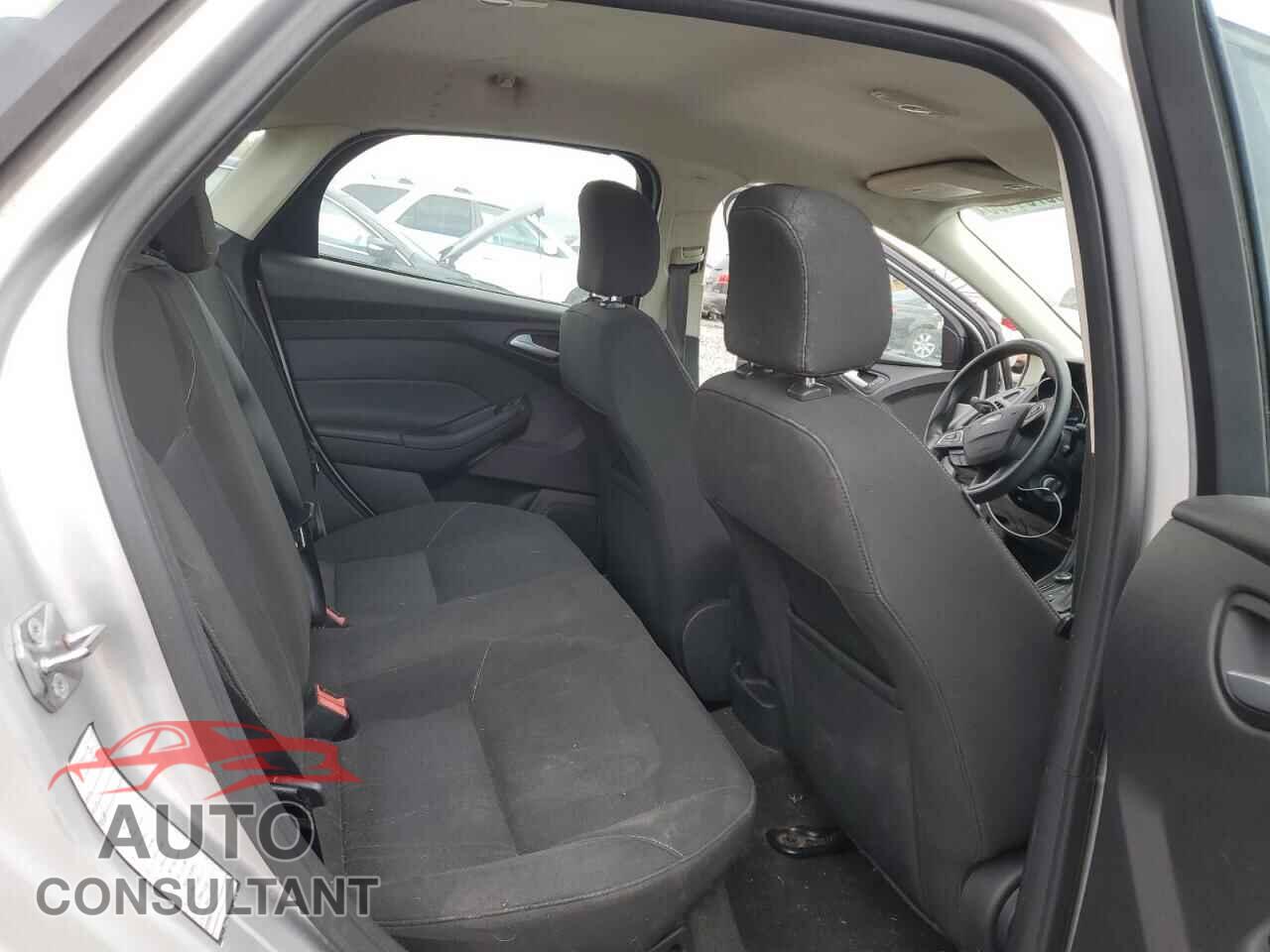 FORD FOCUS 2015 - 1FADP3F28FL244743