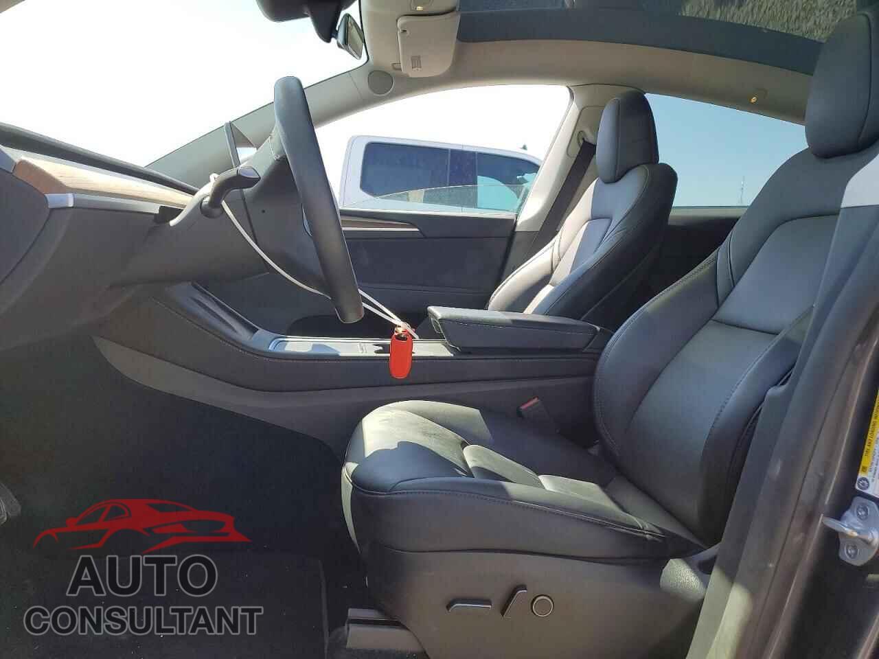 TESLA MODEL Y 2023 - 7SAYGDEE0PF906867