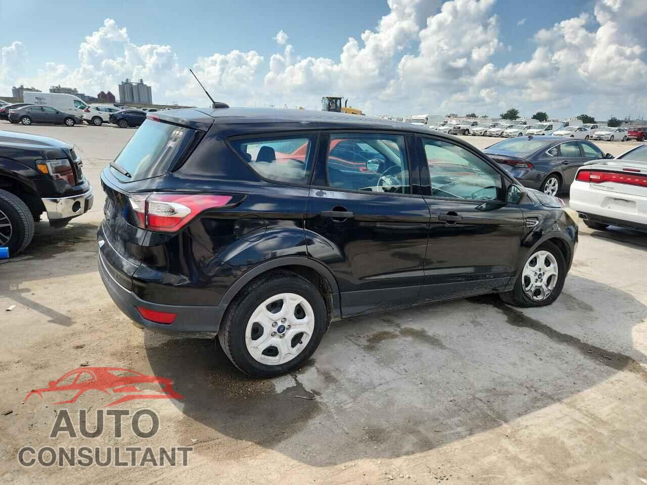 FORD ESCAPE 2017 - 1FMCU0F74HUC19596