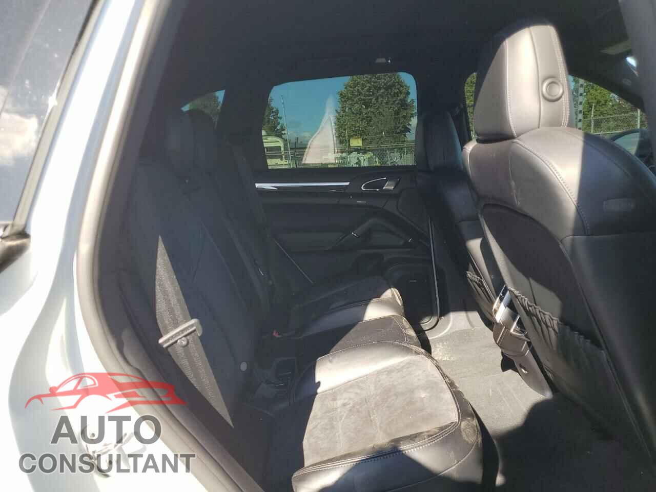 PORSCHE CAYENNE 2017 - WP1AA2A24HKA88286