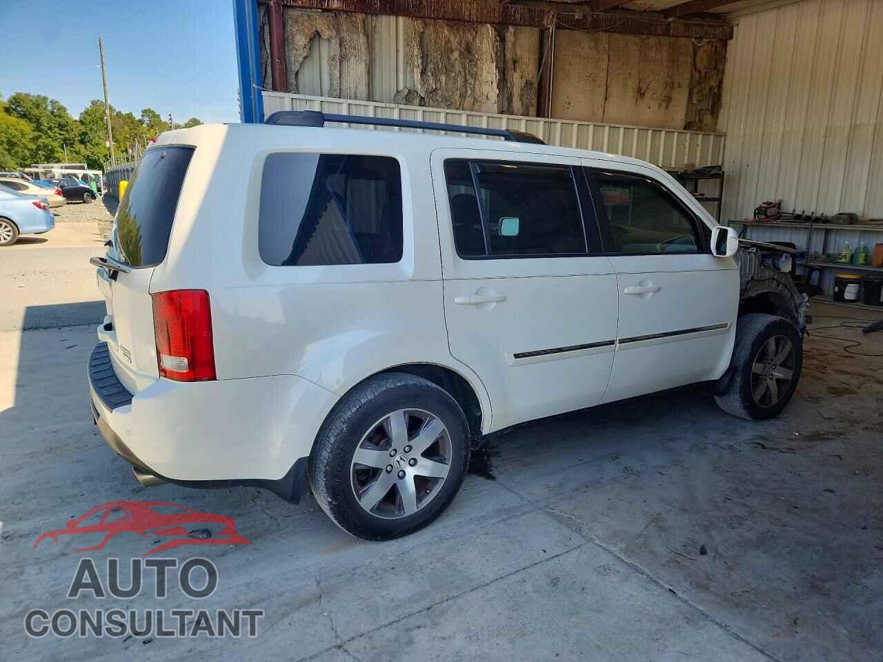 HONDA PILOT 2015 - 5FNYF4H96FB030187