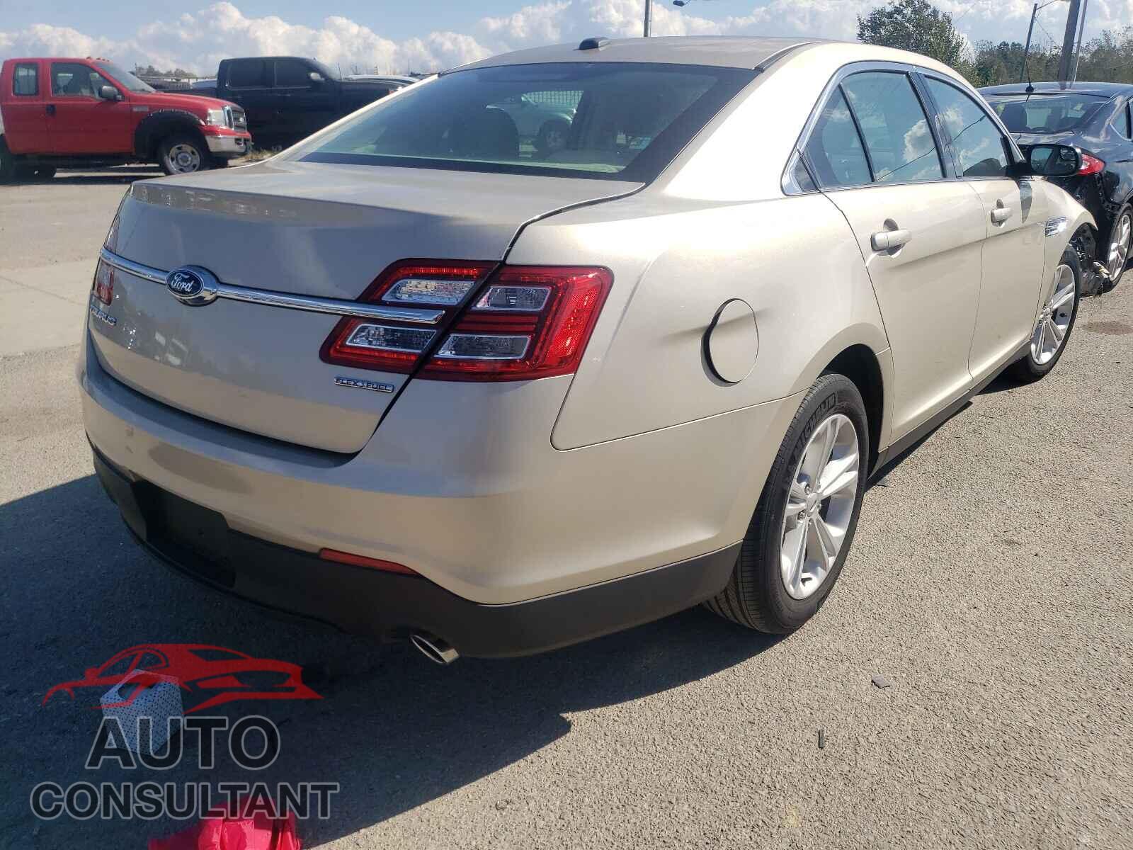 FORD TAURUS 2018 - 1FAHP2D82JG105406