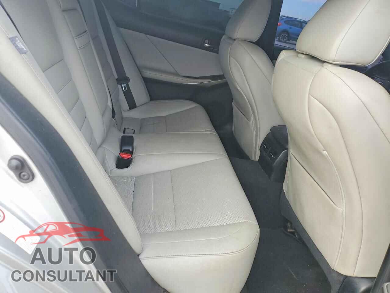LEXUS IS 2015 - JTHBE1D22F5017386