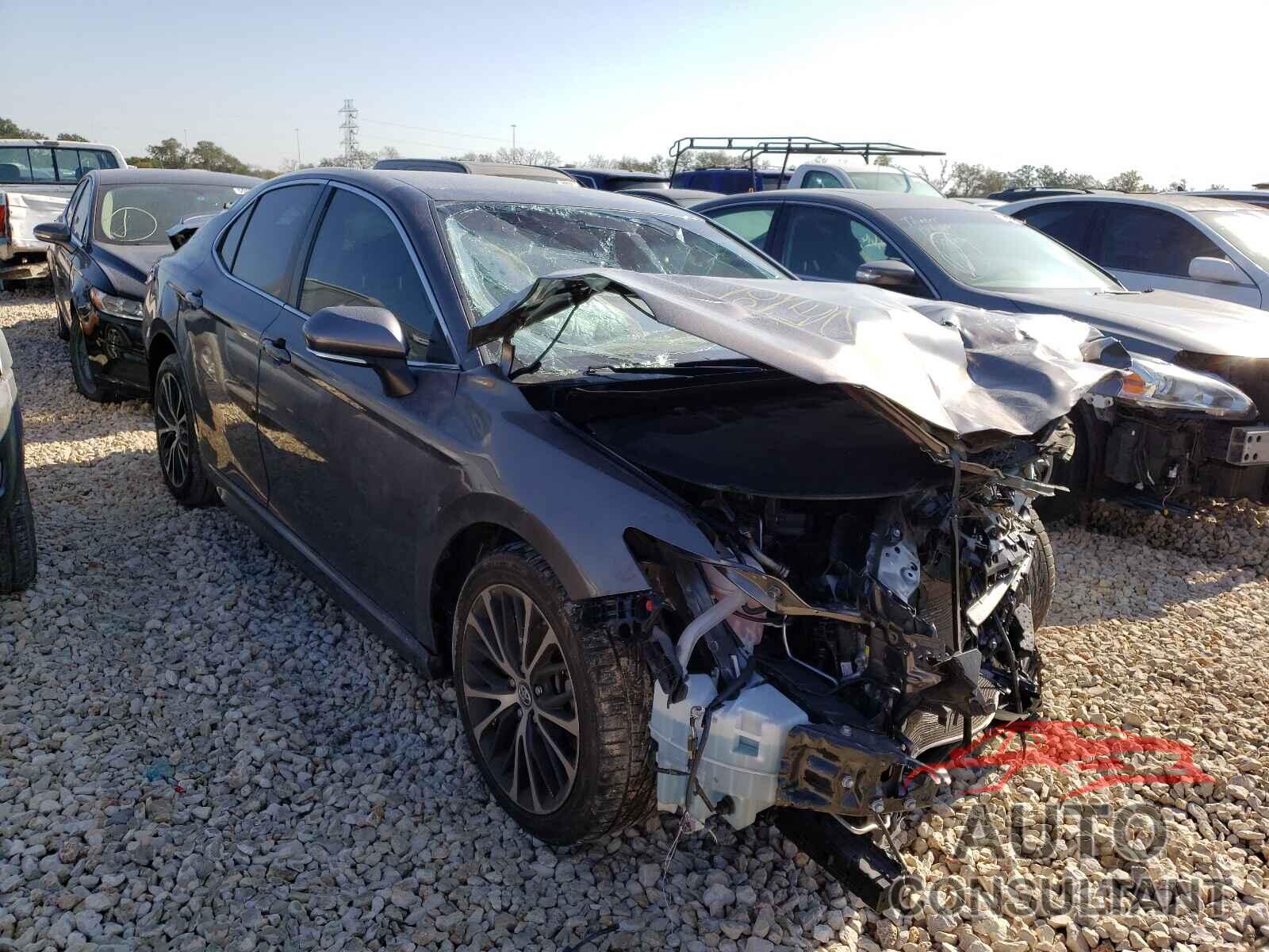 TOYOTA CAMRY 2018 - 4T1B11HK1JU594766