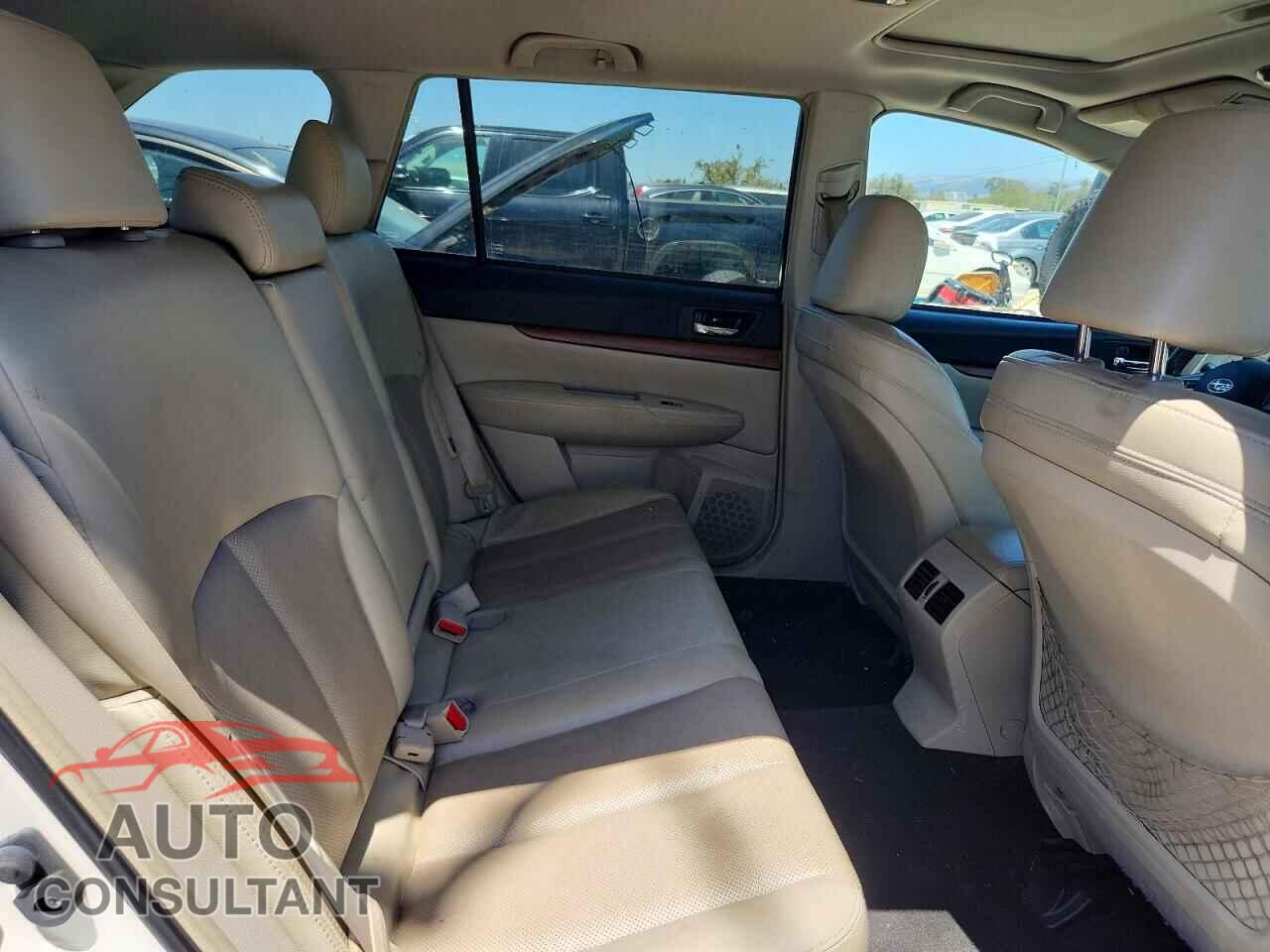 SUBARU OUTBACK 2013 - 4S4BRBKC8D3217670