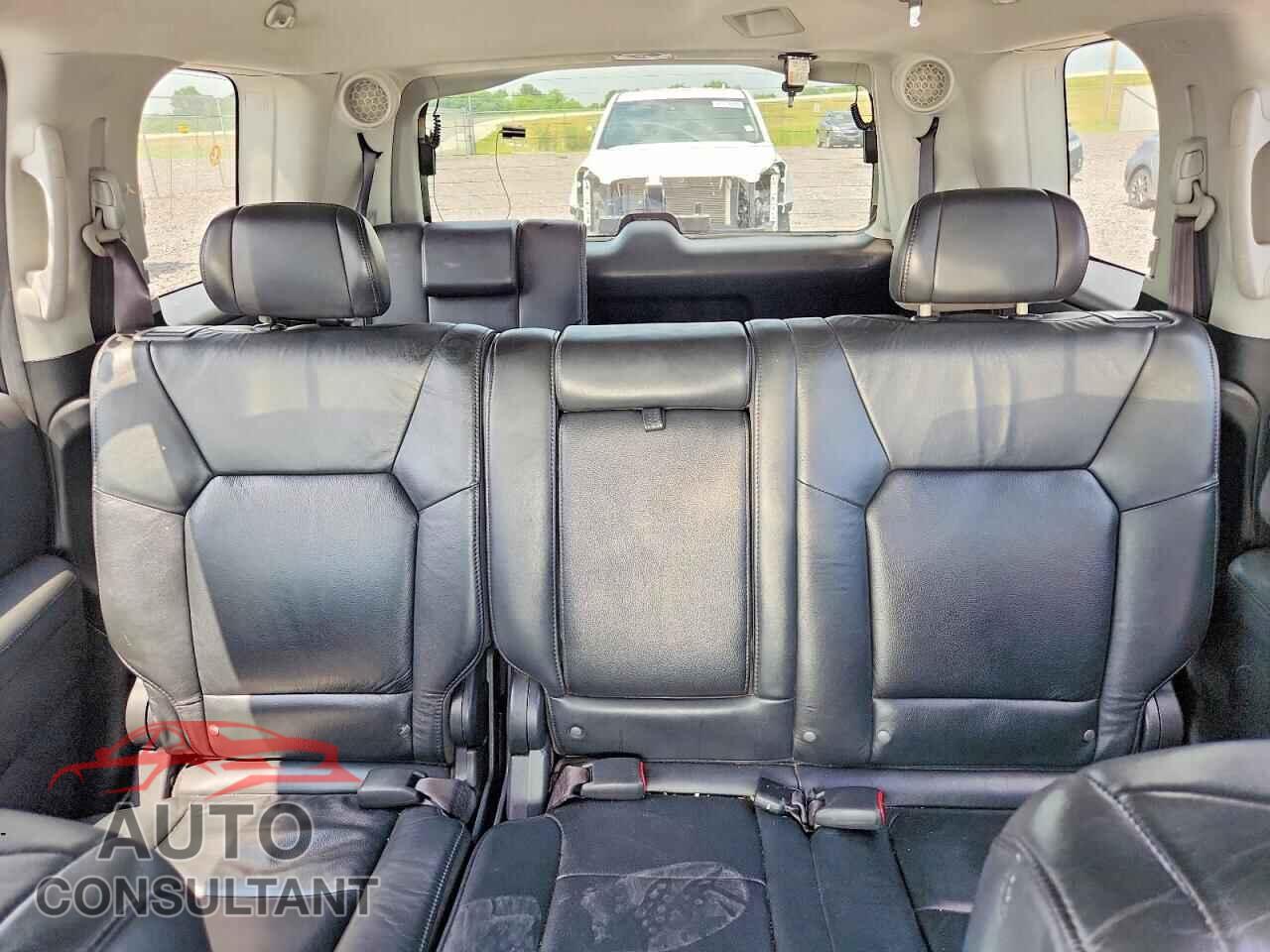 HONDA PILOT 2011 - 5FNYF4H91BB011220