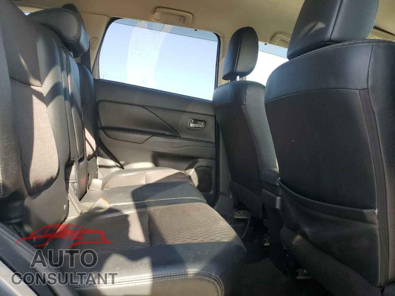 MITSUBISHI OUTLANDER 2015 - JA4AD3A35FZ006331
