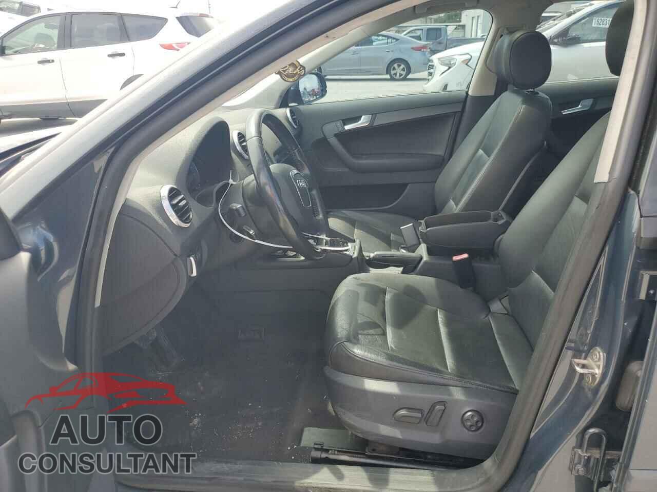 AUDI A3 2012 - WAUBJAFM8CA100672