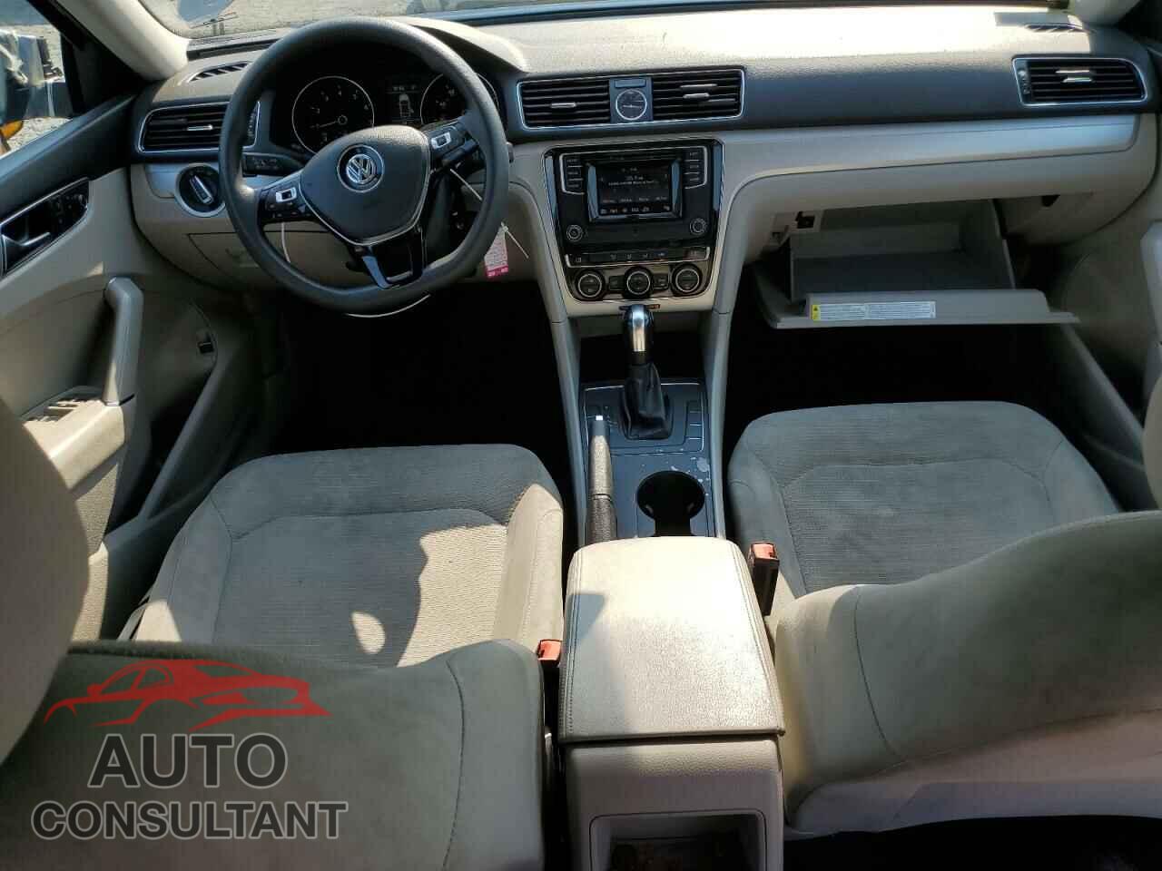 VOLKSWAGEN PASSAT 2017 - 1VWAT7A33HC009425