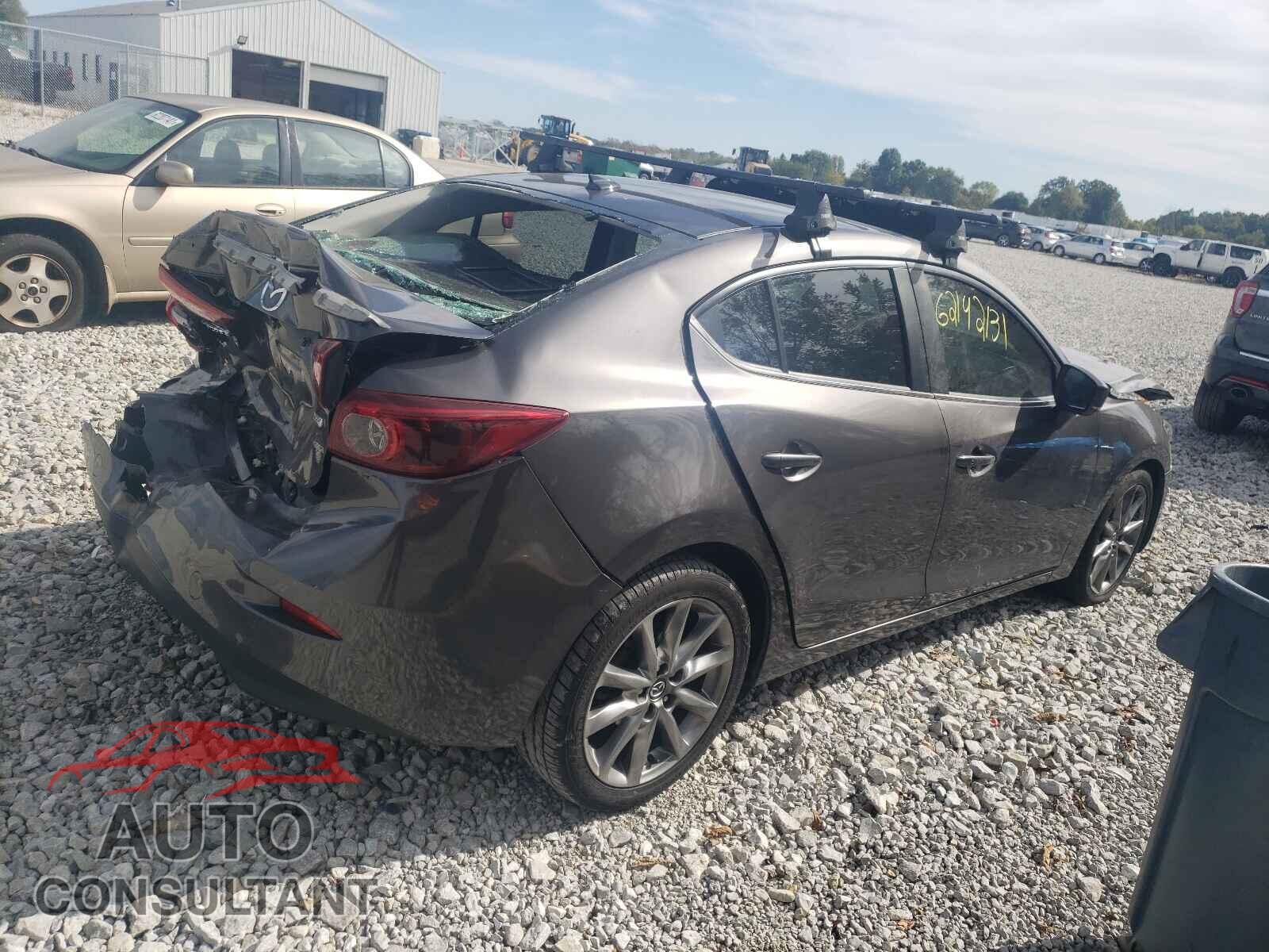 MAZDA 3 2018 - 3MZBN1W37JM164214