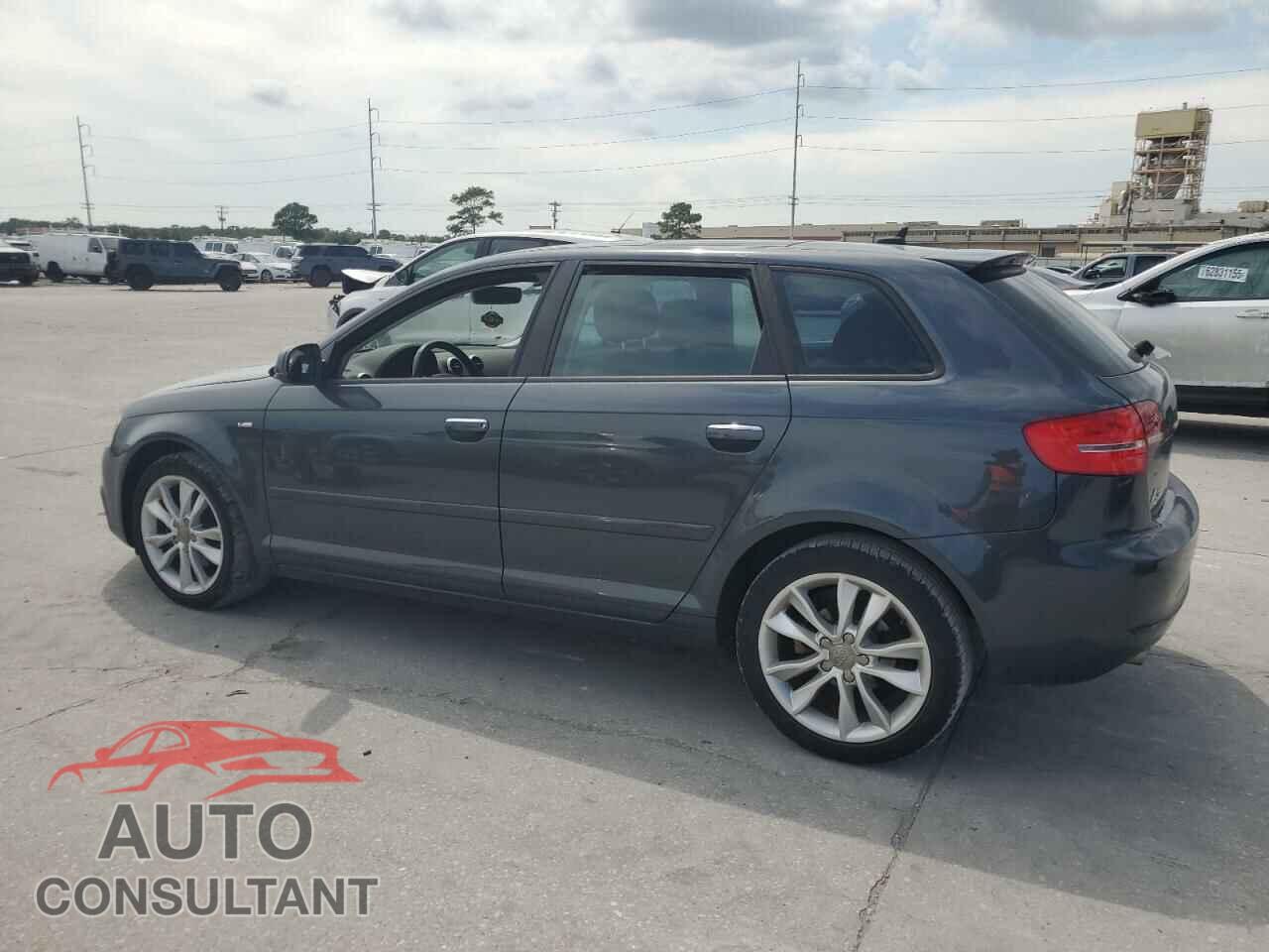 AUDI A3 2012 - WAUBJAFM8CA100672