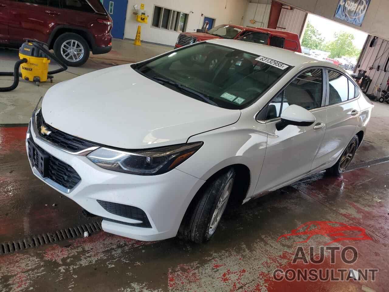 CHEVROLET CRUZE 2018 - 1G1BE5SM1J7118406