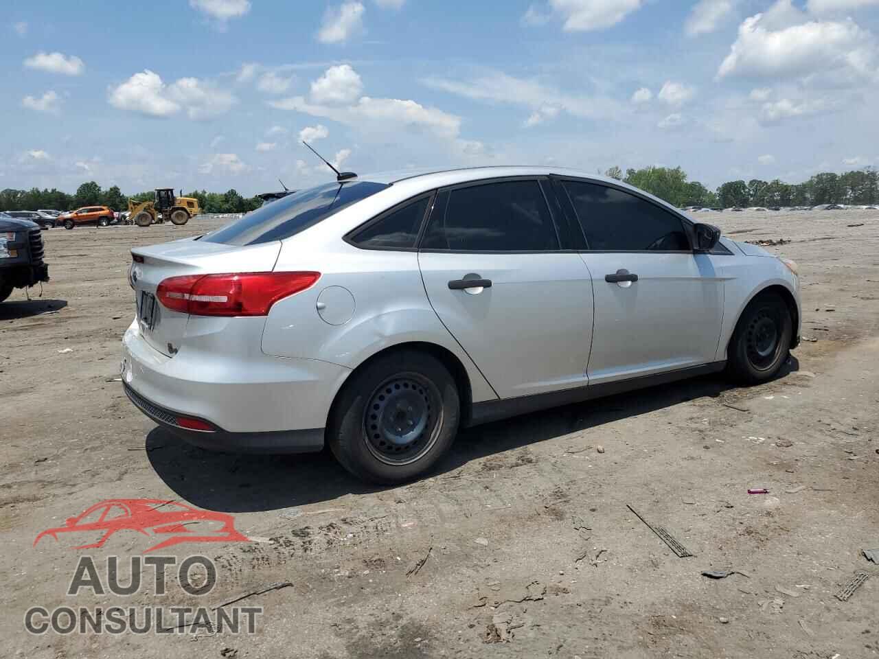 FORD FOCUS 2015 - 1FADP3E24FL376254