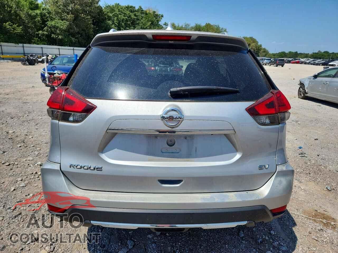 NISSAN ROGUE 2017 - KNMAT2MT8HP564669