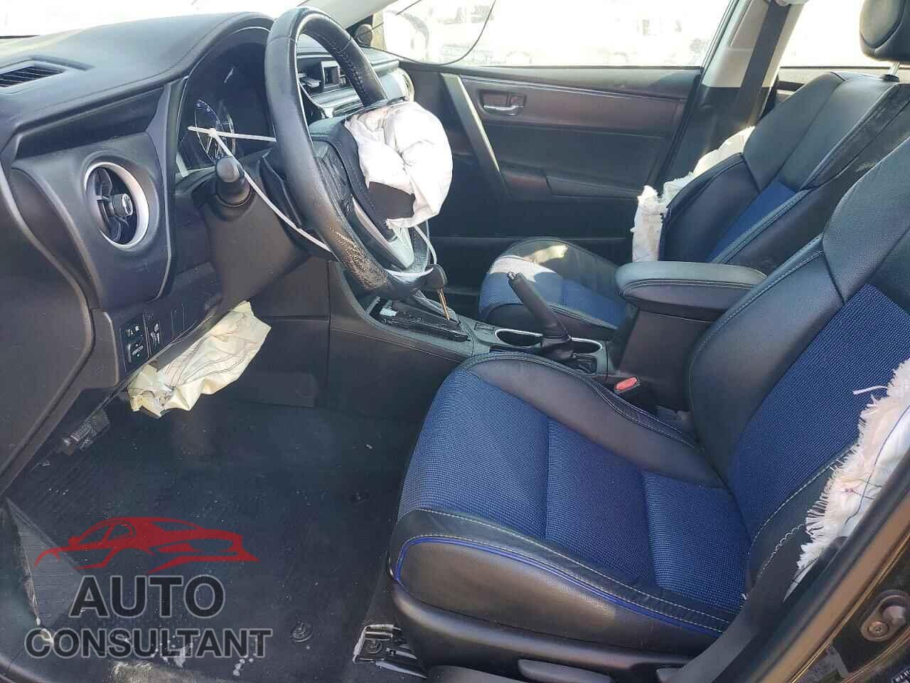 TOYOTA COROLLA 2017 - 5YFBURHE9HP702806