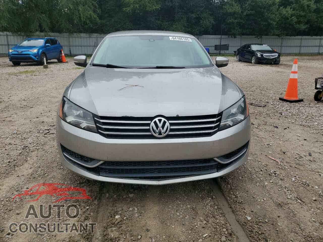 VOLKSWAGEN PASSAT 2014 - 1VWAT7A38EC040181