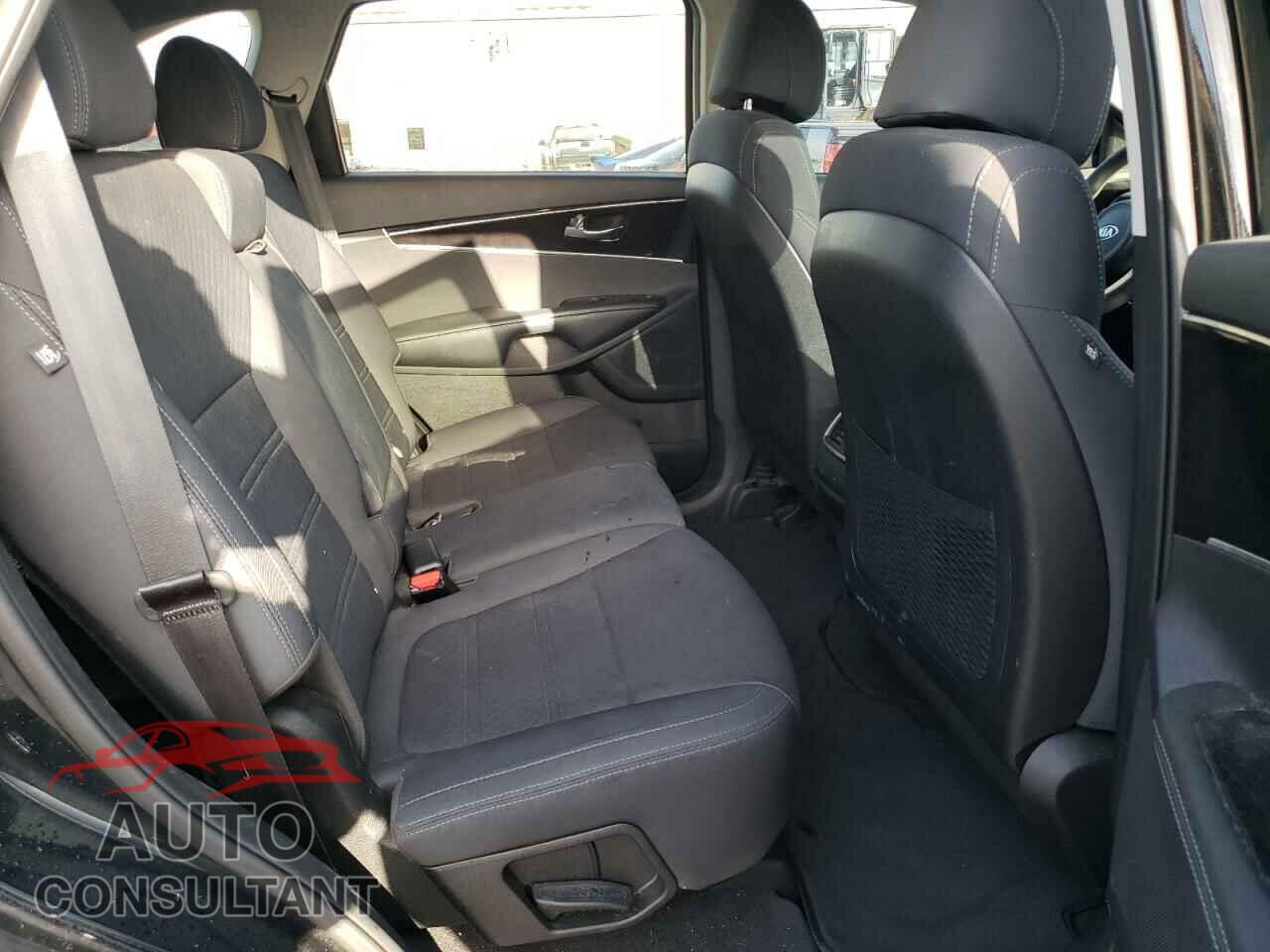 KIA SORENTO 2017 - 5XYPG4A33HG283882