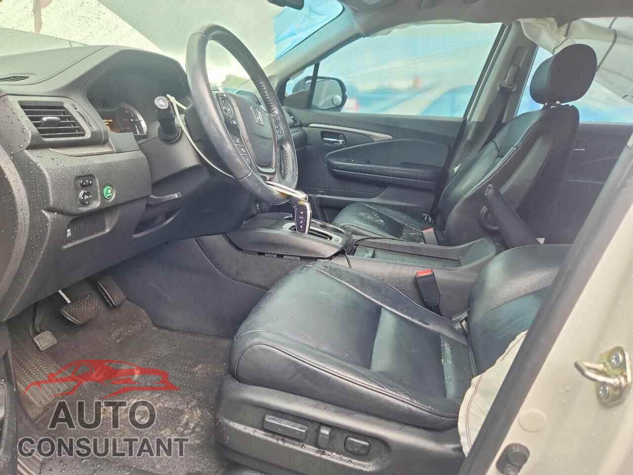 HONDA PILOT 2017 - 5FNYF6H56HB032615