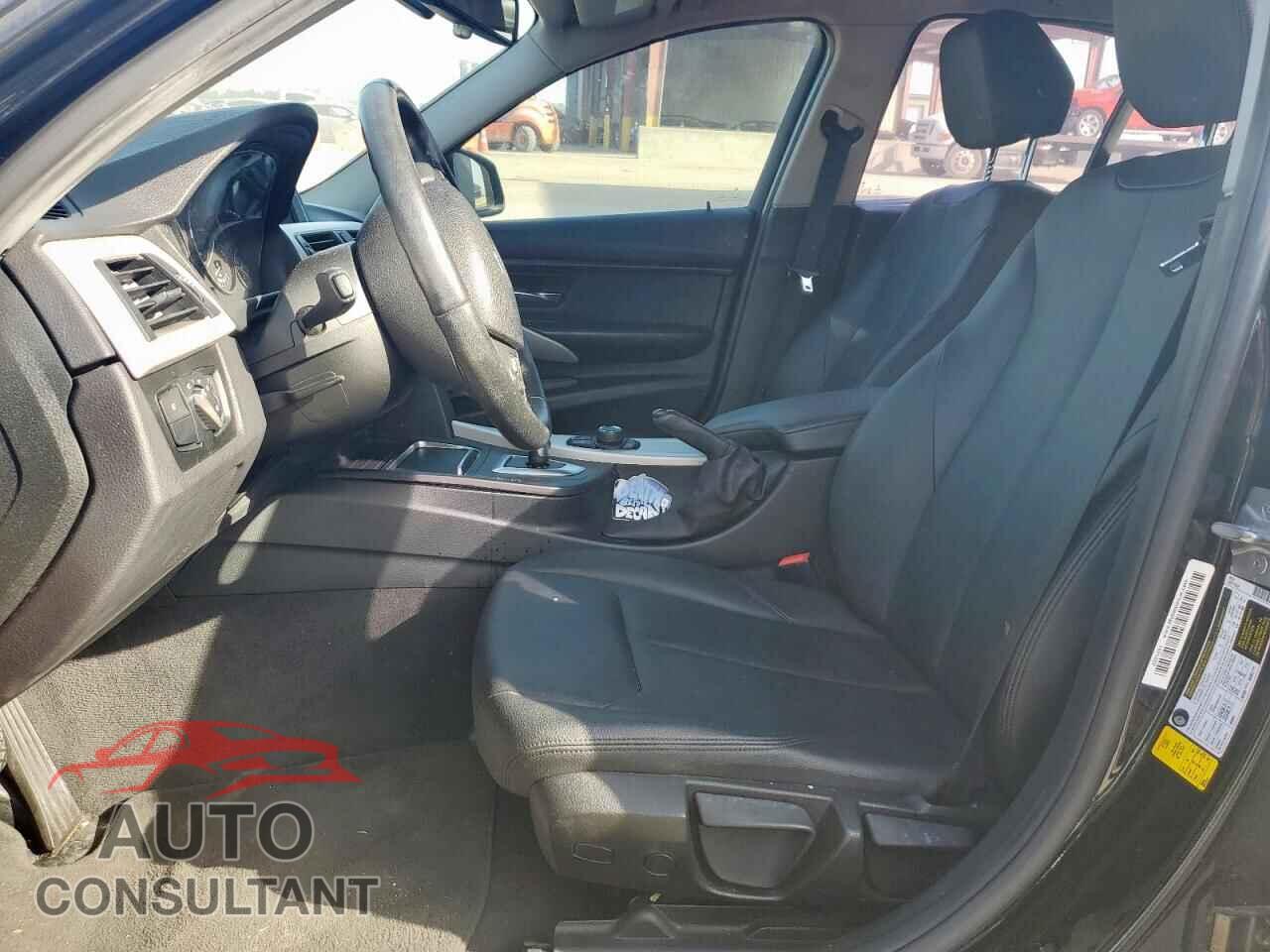 BMW 3 SERIES 2016 - WBA8E1G51GNU11039