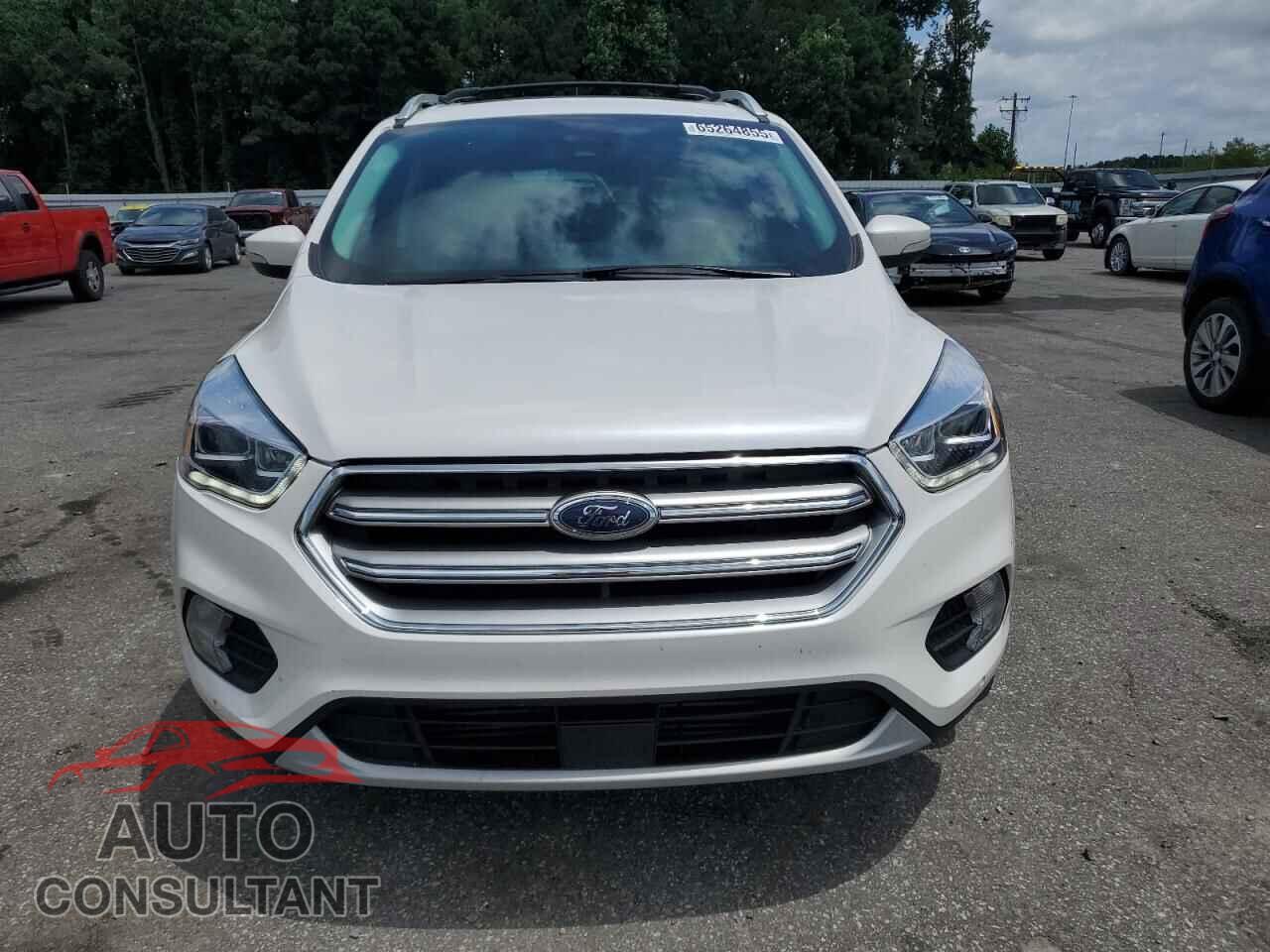 FORD ESCAPE 2017 - 1FMCU0J93HUB35570