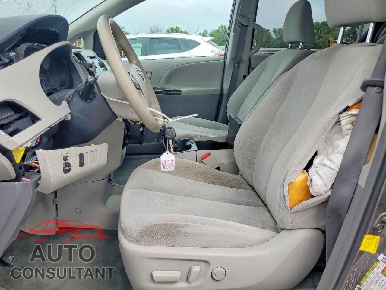 TOYOTA SIENNA 2013 - 5TDKK3DC8DS303281