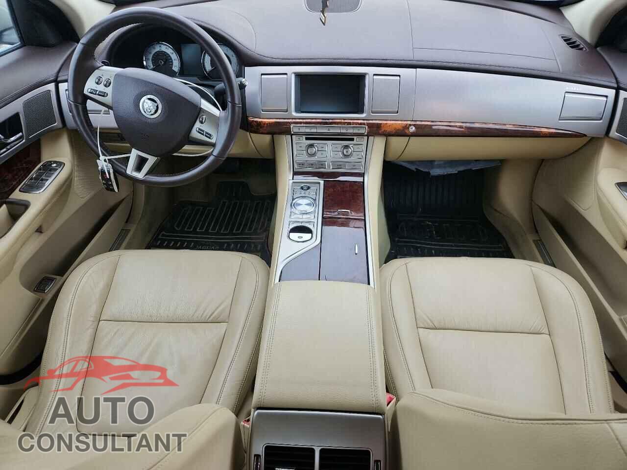 JAGUAR XF 2011 - SAJWA0FB2BLS03250
