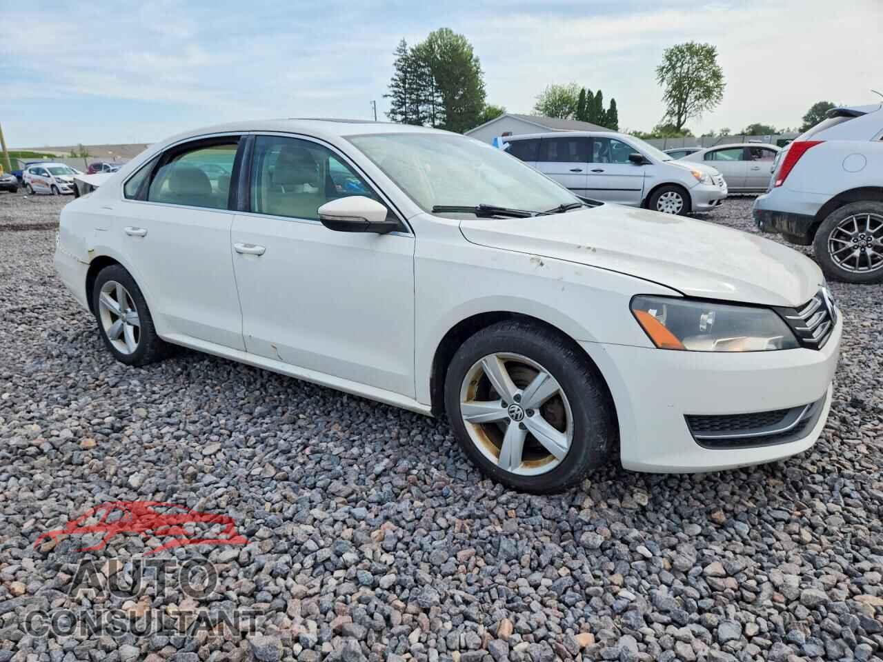VOLKSWAGEN PASSAT 2012 - 1VWBH7A37CC090010