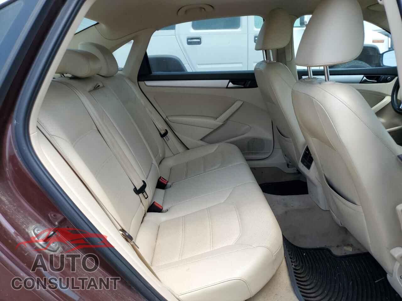 VOLKSWAGEN PASSAT 2013 - 1VWBN7A34DC096020