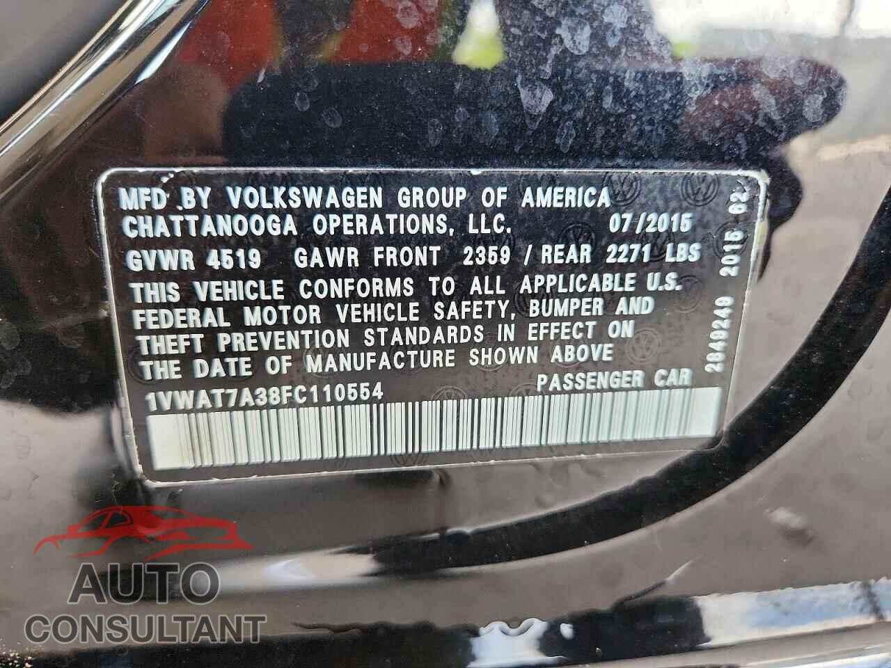 VOLKSWAGEN PASSAT 2015 - 1VWAT7A38FC110554